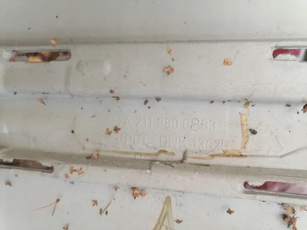 Parachoques trasero Mercedes W211 image 8