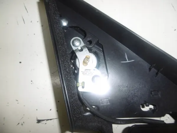 Moldura vidro porta dianteira direita OEM 802D41MA0A Infiniti image 9