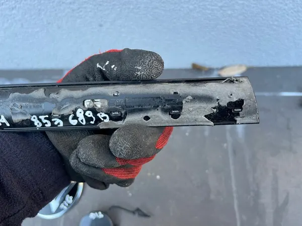 Left Front Trim VW Tiguan II 5NA853689B image 5