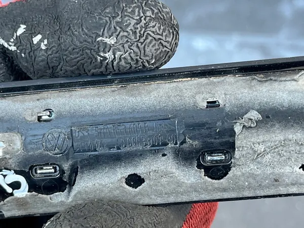 Left Front Trim VW Tiguan II 5NA853689B image 6