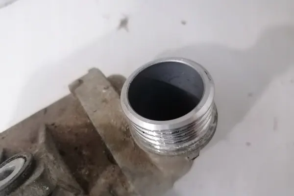 Vattencirkulationspump BMW 5 (F10) 2.0L 2014 OEM 8635089 image 2