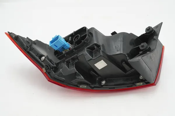 Luz trasera izquierda VW Passat B8 3G5945207B image 5
