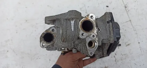 VW T5 2.0TDI EGR-Jäähdytin 03L131512DK image 3