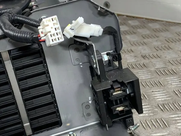 Batería Hyundai Ioniq OEM 37510-G2110 - 1Ah Usada image 5