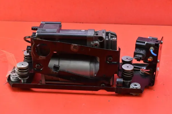 Pompa Compressore Sospensione 6789450 BMW F10 F11 2.0 D image 3