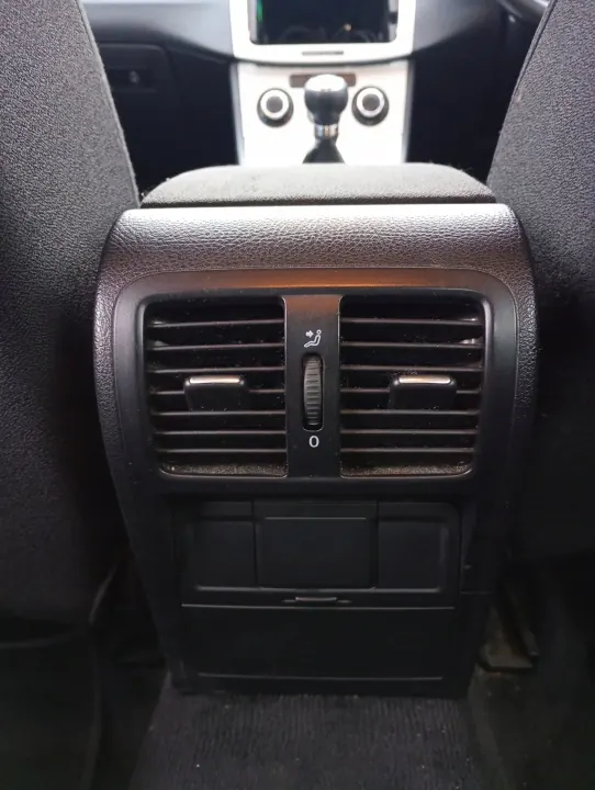 OEM MM-3001-9 Middenconsole Armsteun VW Passat B6 image 3