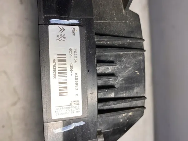 Käytetty jäähdytinpuhallin Citroen DS3 OEM M159983B image 6
