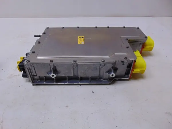 Module convertisseur de courant Mercedes A2909003104 W213 image 5