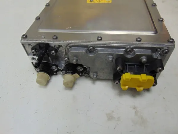 Module convertisseur de courant Mercedes A2909003104 W213 image 7