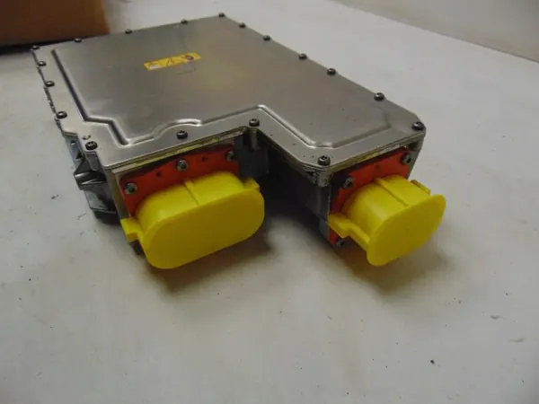 Module convertisseur de courant Mercedes A2909003104 W213 image 9