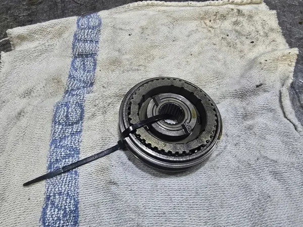 Synkronointikeskus 5-Vaihteinen Manuaali VW 02T311241E image 2