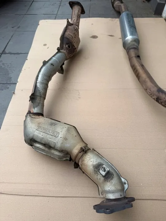 OEM 98962458 Subaru Impreza STI 2.5 Catalyseur image 2