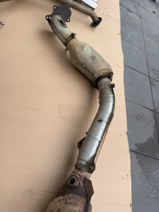 OEM 98962458 Subaru Impreza STI 2.5 Catalyseur image 3