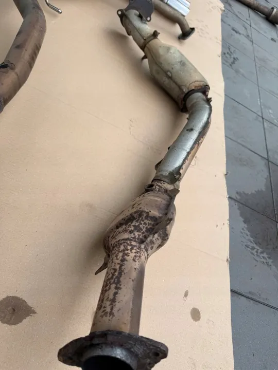 OEM 98962458 Subaru Impreza STI 2.5 Catalyseur image 4
