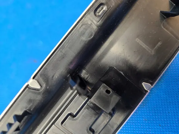 BMW 7 G70 Frontschwellerabdeckung OEM QUA11371 image 5