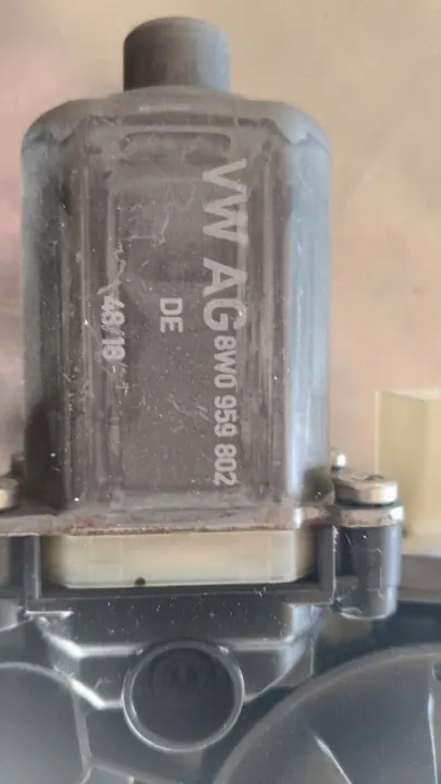 Audi A4 B9 etu oikea ikkuna OEM 8W0959802 image 4