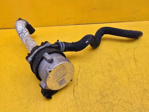 Bomba de agua Audi Q8 OEM 8K0965567B - Usada image 3