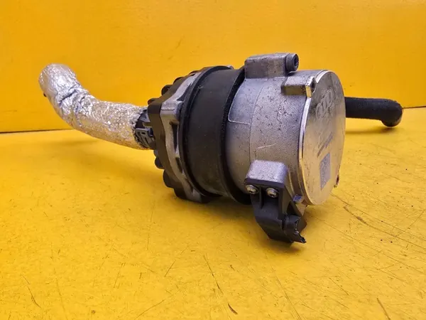 Bomba de agua Audi Q8 OEM 8K0965567B - Usada image 4
