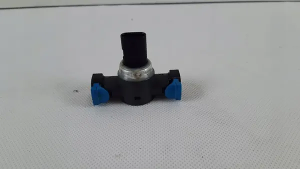 Capteur Pression Carburant Volvo V60 II OEM 31432653 image 2