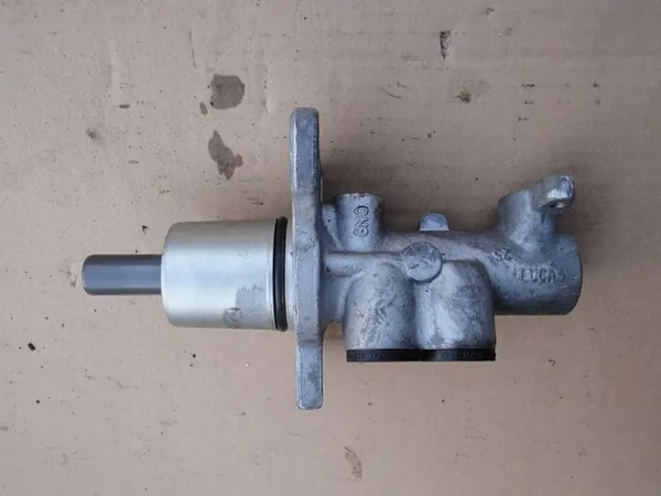 AUDI A4 A6 A8 D2 Rempomp 4D0611021B image 4