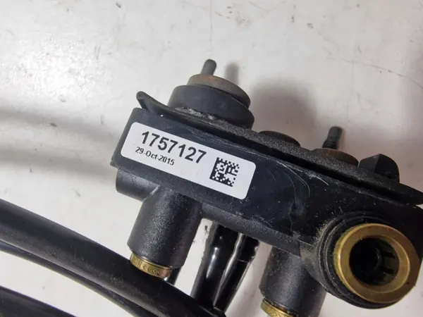 Scania R Hoofdremverbindingspijp OEM 1437274 image 4