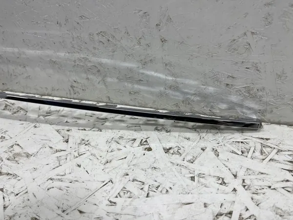 VW TIGUAN Moldura de Para-choque Traseiro Cromada 5NA853835B image 3