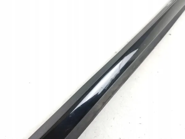 BMW M3 F80 Takaikkunan tiiviste OEM RZV64030 image 3