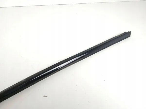 BMW M3 F80 Takaikkunan tiiviste OEM RZV64030 image 4