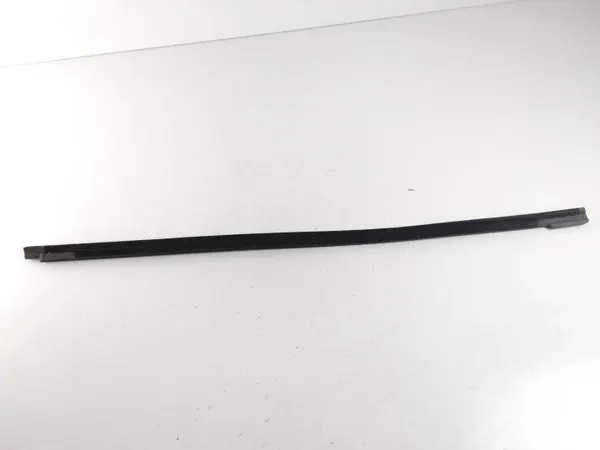 BMW M3 F80 Takaikkunan tiiviste OEM RZV64030 image 6