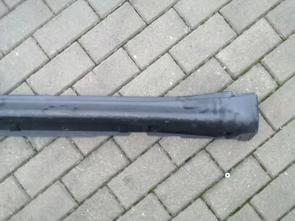Protetor de soleira esquerdo OEM 768511KA0A Nissan Juke image 3
