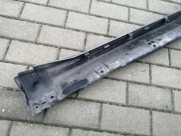 Protetor de soleira esquerdo OEM 768511KA0A Nissan Juke image 4