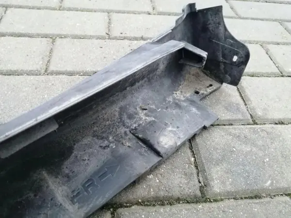 Protetor de soleira esquerdo OEM 768511KA0A Nissan Juke image 5