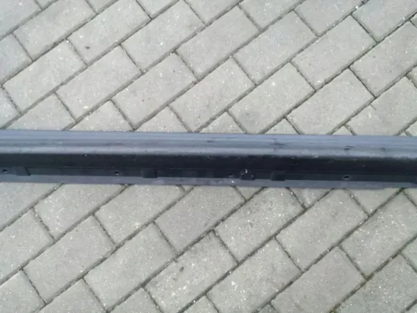 Protetor de soleira esquerdo OEM 768511KA0A Nissan Juke image 8