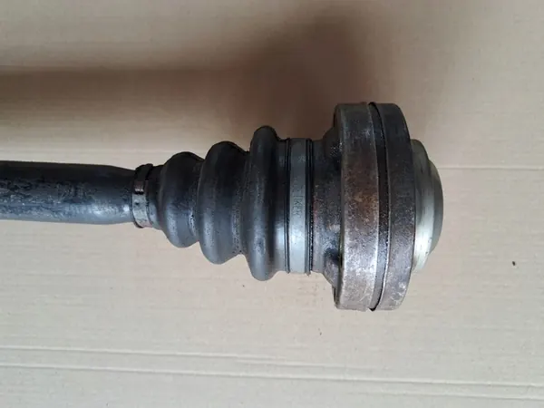 BMW Drivaxel E39 520i 523i 525i 528i image 3