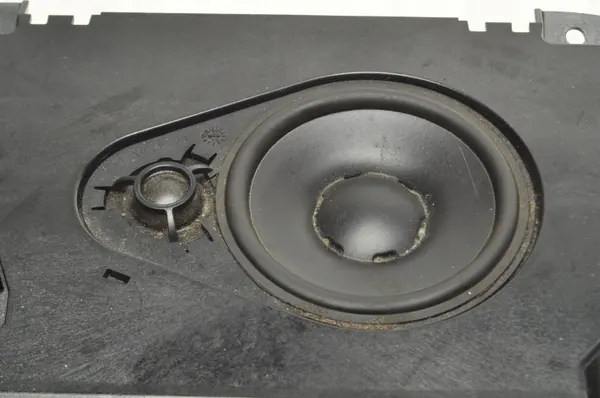 Volvo C70 II etuoven kaiutin OEM 273630 image 4
