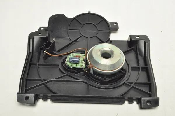 Volvo C70 II etuoven kaiutin OEM 273630 image 5