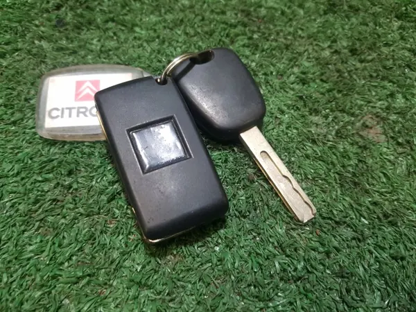 Contacteur d'allumage OEM 36393600 pour Peugeot 207 image 7