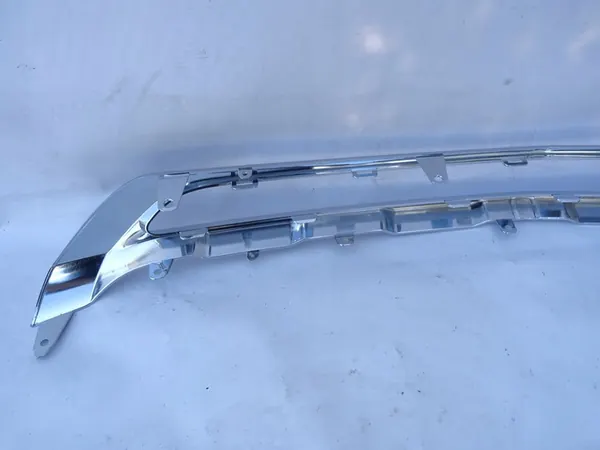 Moldura Cromada de Parachoques Delantero Mercedes X204 GLK Lift image 3