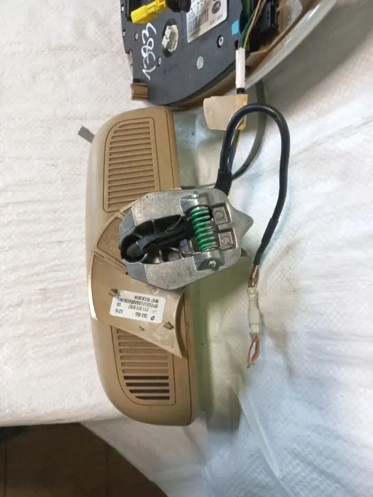 Luz de cabina Mercedes-Benz OEM 2118206901 - Usado image 3
