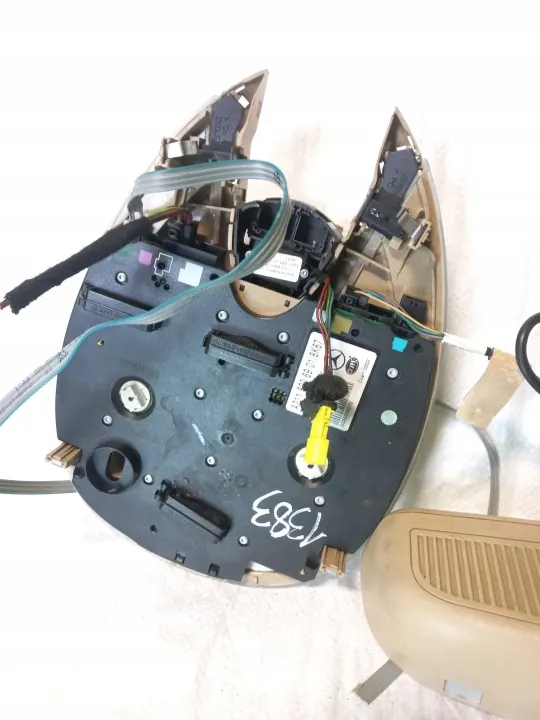Luz de cabina Mercedes-Benz OEM 2118206901 - Usado image 4