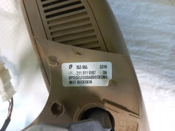 Luz de cabina Mercedes-Benz OEM 2118206901 - Usado image 5