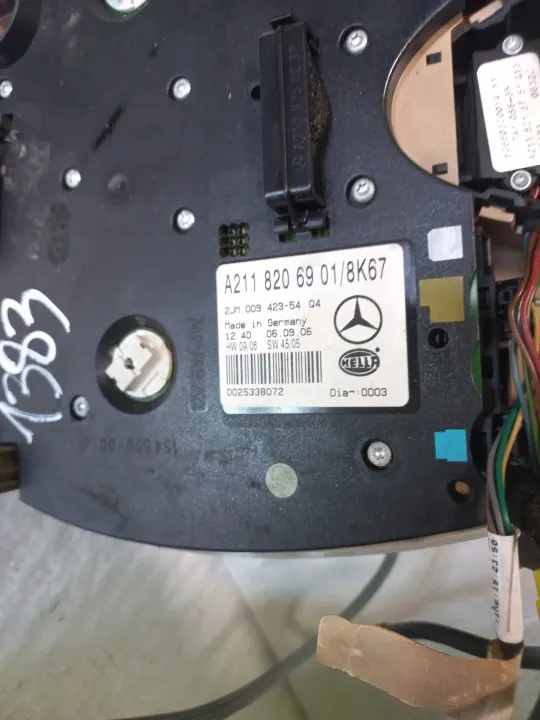 Luz de cabina Mercedes-Benz OEM 2118206901 - Usado image 6