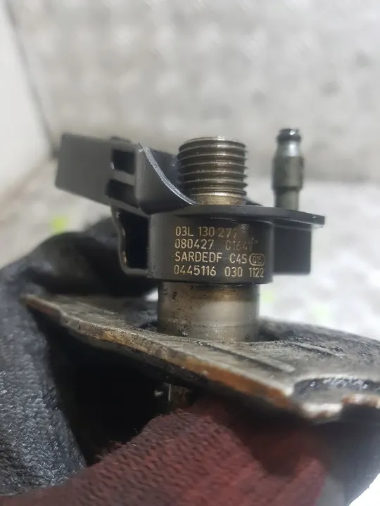 Conjunto de Injetores Volkswagen Passat B6 2.0 TDI 03L130277 image 2