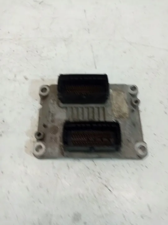 Computadora Motor OEM 683102 para Fiat Grande Punto 1.4 image 2