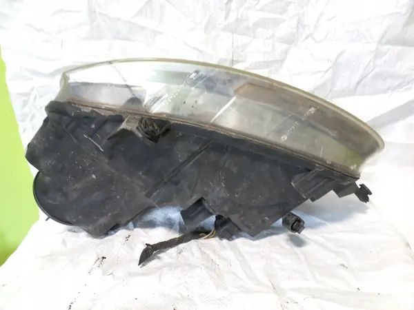 Oikea etuvalo VW Jetta V 1K6941006P image 2