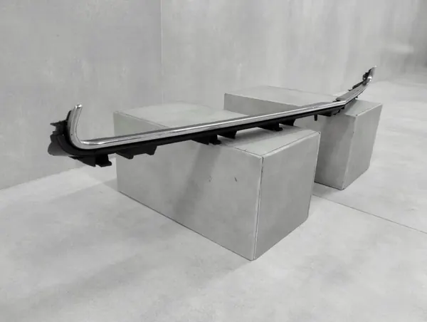 Mercedes E-Class Coupe W207 Grill Trim A2078800082 image 2