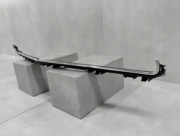 Mercedes E-Class Coupe W207 Grill Trim A2078800082 image 3