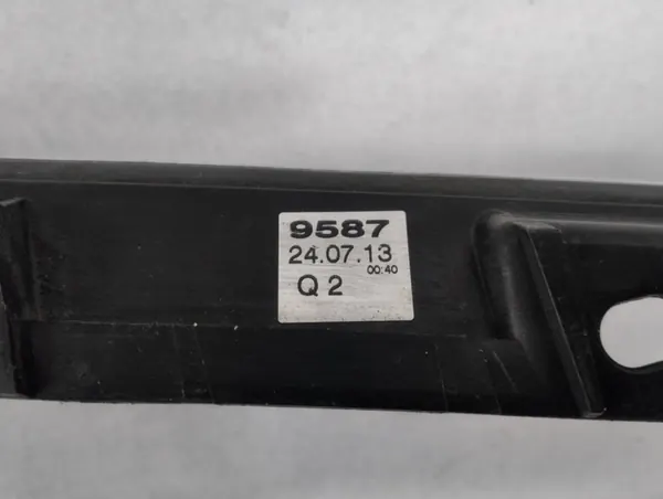 Mercedes E-Class Coupe W207 Grill Trim A2078800082 image 4