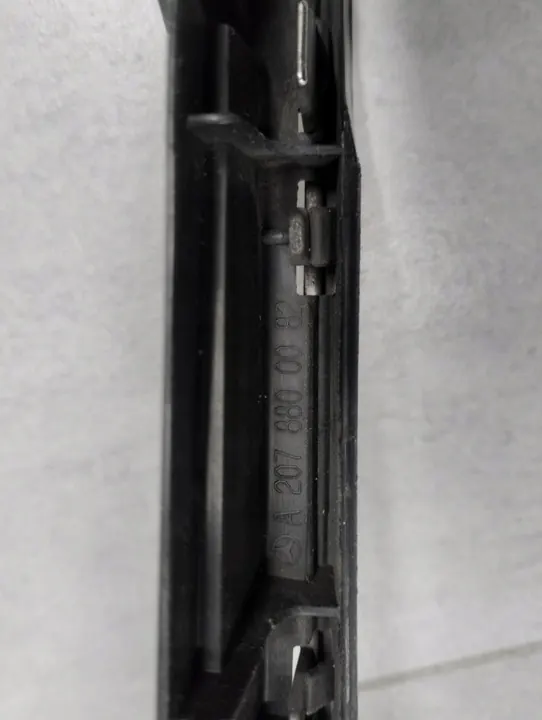 Mercedes E-Class Coupe W207 Grill Trim A2078800082 image 5