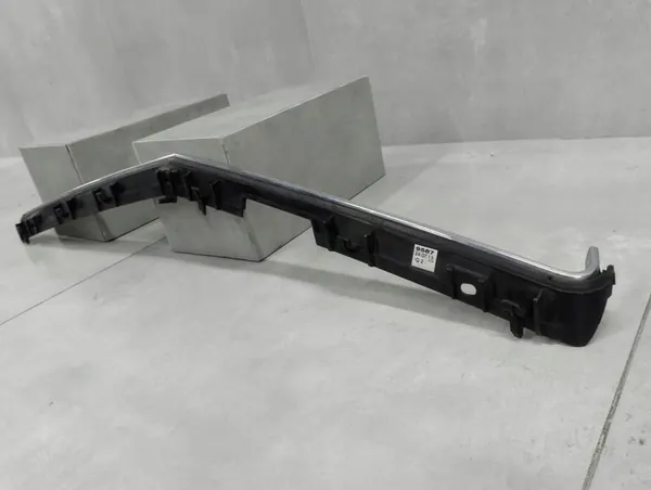 Mercedes E-Class Coupe W207 Grill Trim A2078800082 image 9